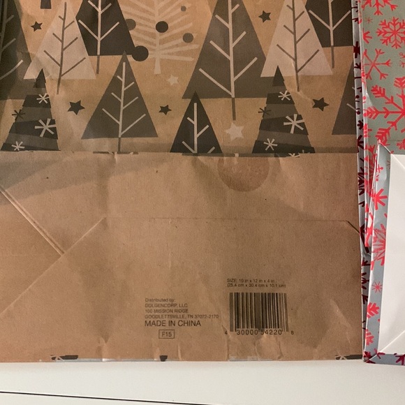 3 holiday gift bags - Picture 6 of 8